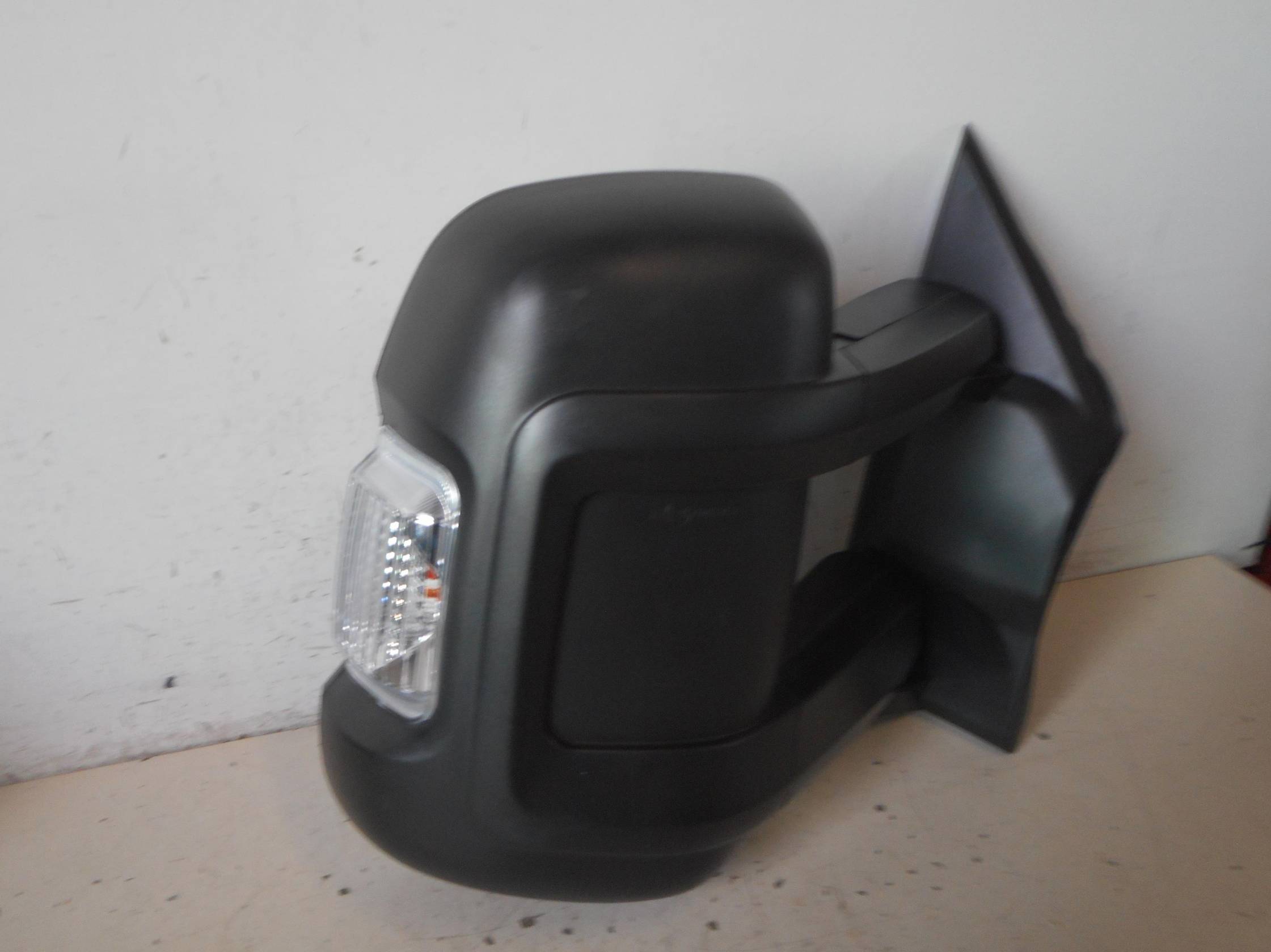 Retrovisore est. dx.